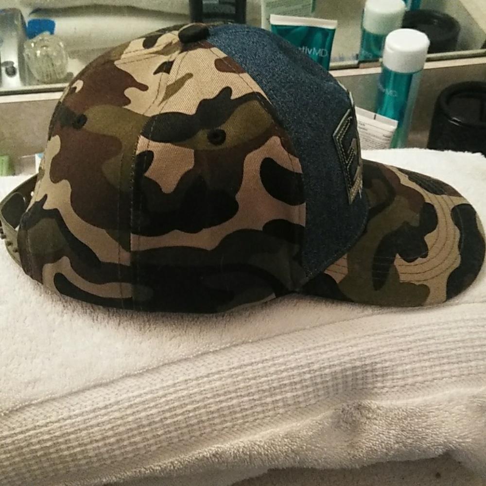 EXO Freiend Roody Snapback hat (Camo)